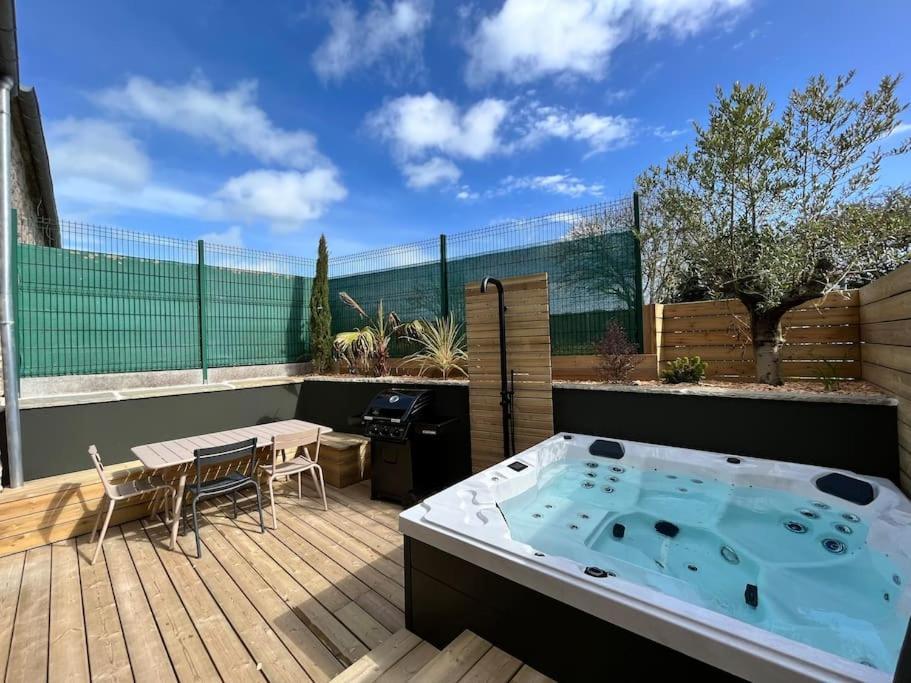 Douceur De Vivre En Bord De Mer - Jacuzzi Et Cheminee 圣库仑 外观 照片